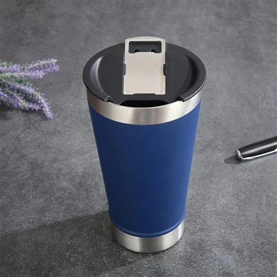 Mug tal-birra bil-vakwu doppju
